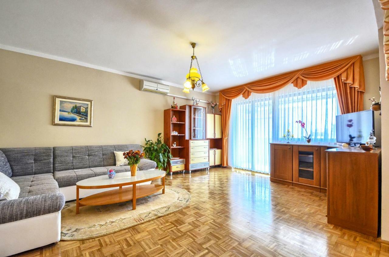 Apartment Pecirep Pula Exterior photo